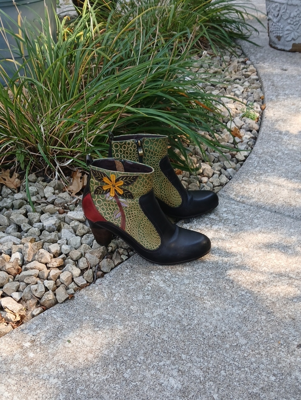 L'Artiste by Spring Step "Dramatic" Floral Leather Ankle Boots. Sz40(9) - Picture 10 of 14